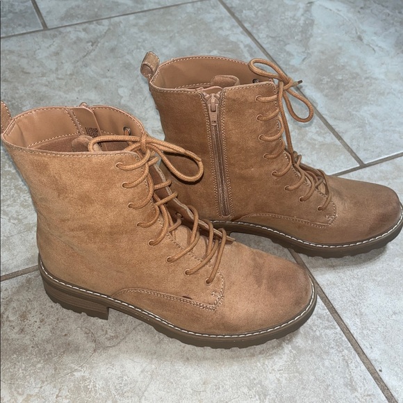 Tan Lace-up Boots (and zipper on inner sides) - Picture 4 of 8